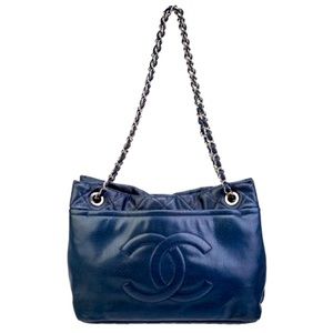 Chanel caviar CC tote bag. Navy leather with white gold hardware. Authentic